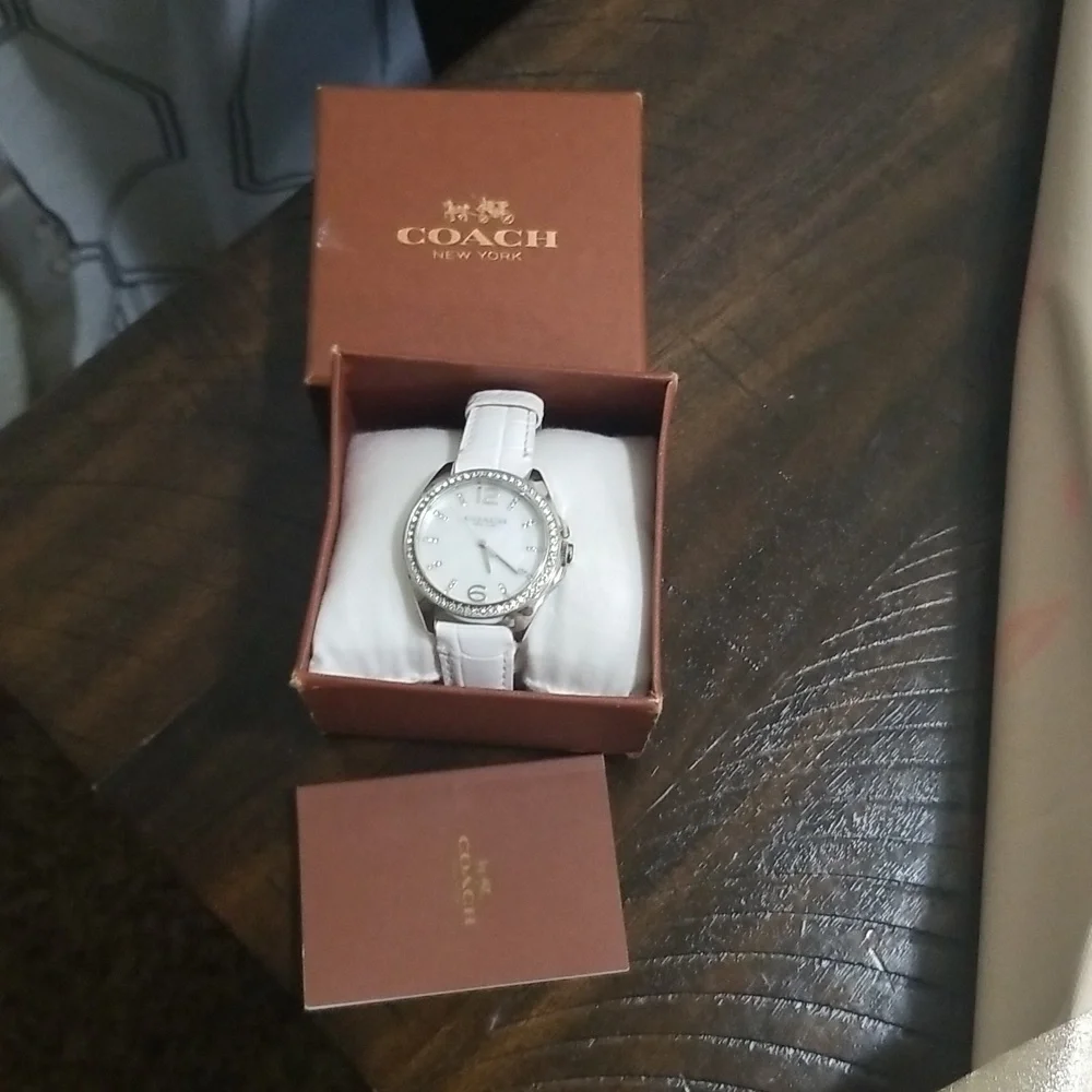 Coach white watch - Picture 3 of 7